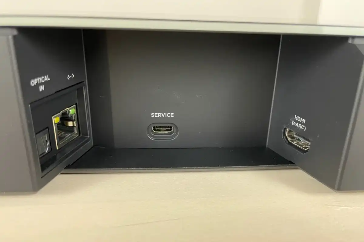 Bose-Smart-Soundbar-900-HDMI-port